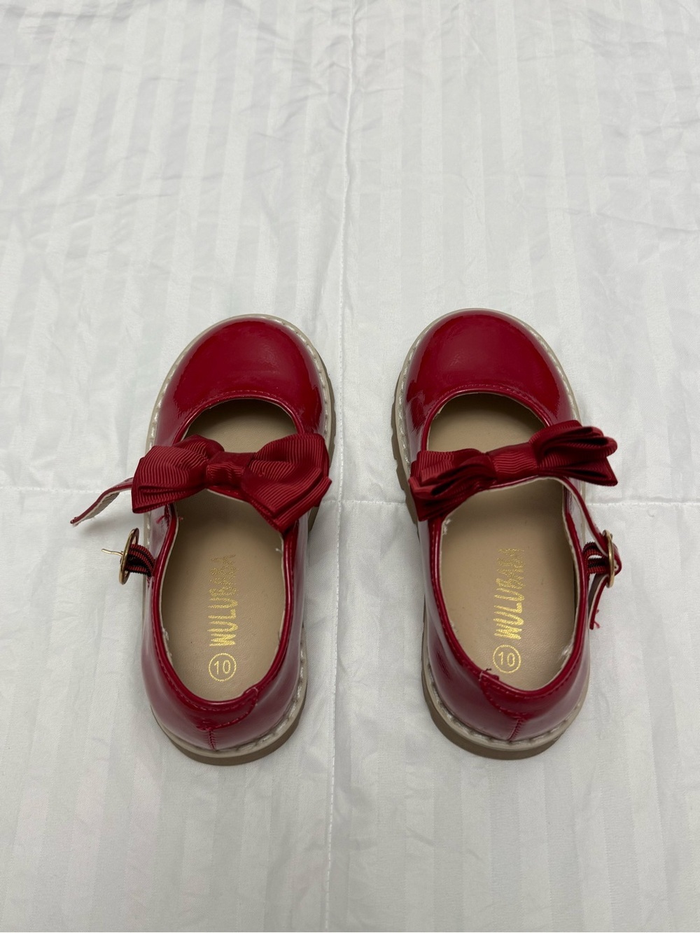 Girls Red Patent Mary Jane Shoes with Decorative Bow - Picture 2 of 6